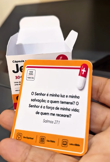 Foto da cliente Marcos V. com a caixinha